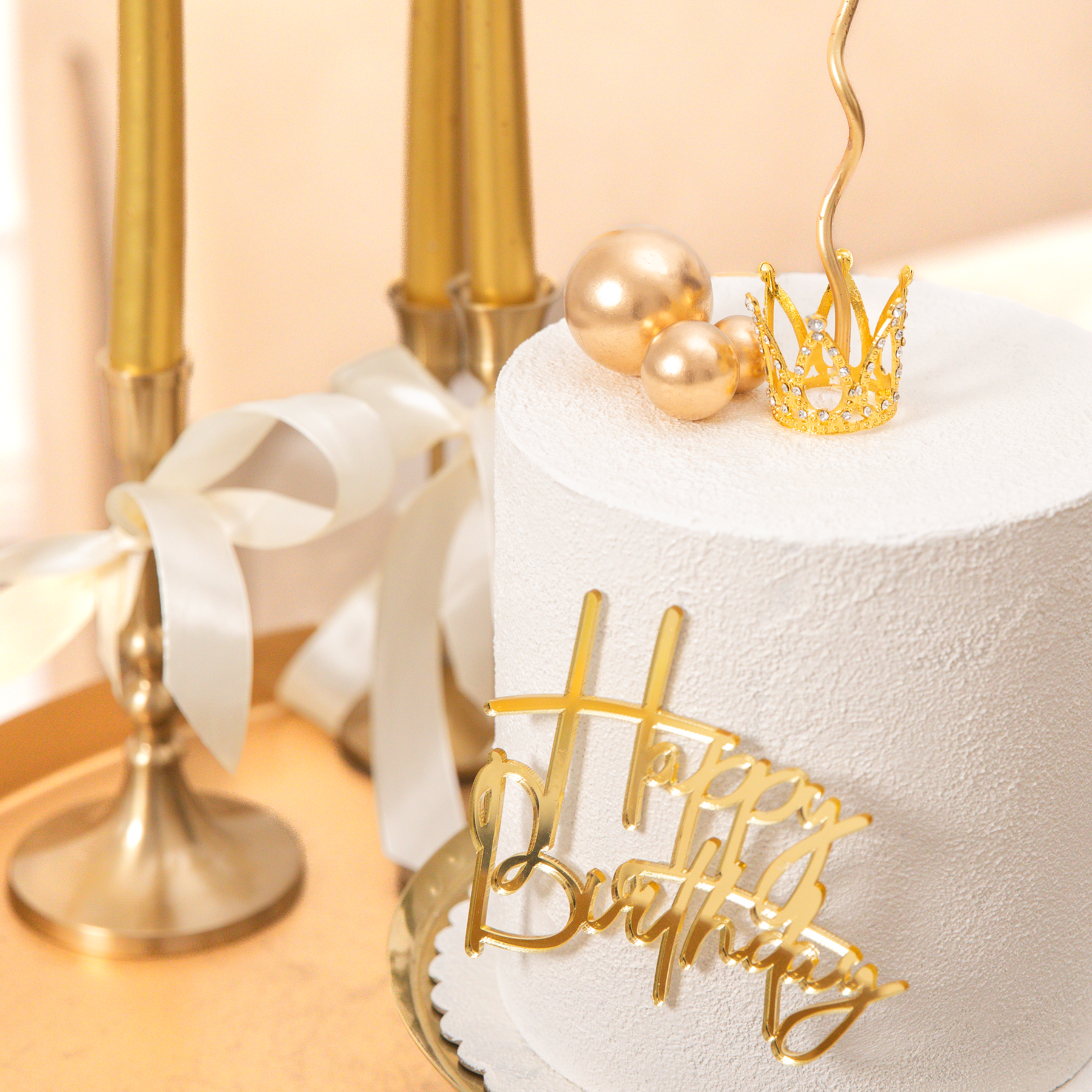 Taartdecoratie kroon goud met kristallen 3 cm bij cake, bake & love 6 Taartdecoratie kroon goud met kristallen 3 cm - afbeelding 2