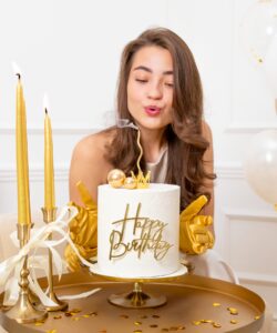 Taartdecoratie kroon goud met kristallen 3 cm bij cake, bake & love 12 Taartdecoratie kroon goud met kristallen 3 cm - afbeelding 3