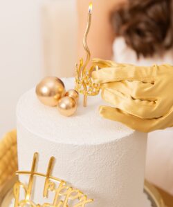 Taartdecoratie kroon goud met kristallen 3 cm bij cake, bake & love 13 Taartdecoratie kroon goud met kristallen 3 cm - afbeelding 4