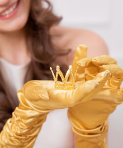 Taartdecoratie kroon goud met kristallen 3 cm bij cake, bake & love 14 Taartdecoratie kroon goud met kristallen 3 cm - afbeelding 5
