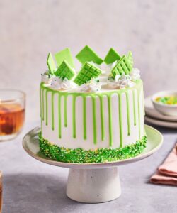 Funcakes cake drip lente groen 180g bij cake, bake & love 7 Funcakes cake drip lente groen 180g - afbeelding 2